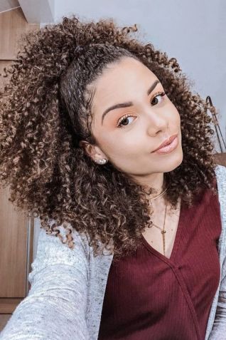 Cabelo meio preso • Reprodução/Pinterest
