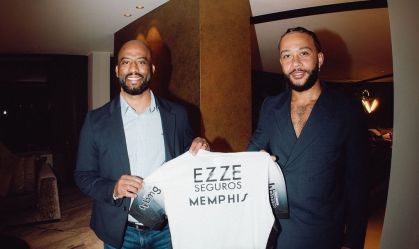 Anunciado, Memphis Depay dança com a camisa do Corinthians; veja vídeo
