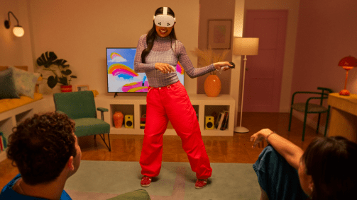 Como destaque nas funcionalidades do óculos de realidade virtual estão a melhoria no suporte de aplicativos 2D como YouTube, Facebook e Instagram, uma atualização no sistema de áudio espacial e cores mais realistas