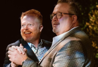 Elenco de "Modern Family", celebra aniversário de Eric Stonestreet; veja