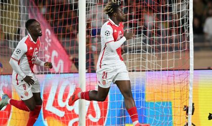 Lateral brasileiro dá show como garçom, e Monaco vence o Barcelona na Champions
