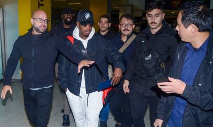 Ne-Yo desembarca no Aeroporto Internacional de Guarulhos para shows no Brasil