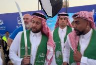Espada na mão de Neymar "assusta" companheiro brasileiro de Al-Hilal; assista