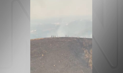 Vídeo: voluntários perdidos em incêndio são resgatados por helicóptero em SP