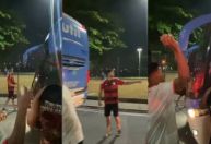 Torcida do Flamengo joga pipoca em ônibus da equipe após eliminação