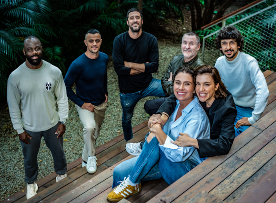 Sérgio Menezes, Felipe Simas, Gustavo Bonafé, Antônio Calloni, Ravel Andrade, Alice Wegmann e Giovanna Antonelli nos bastidores de "Rio de Sangue" • Divulgação/@al.charr
