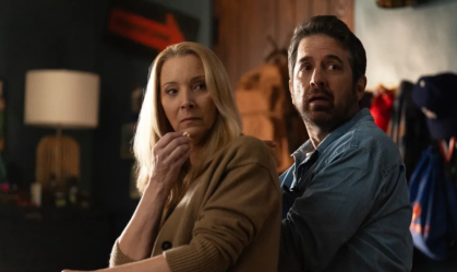 Nova série com Lisa Kudrow, "Quem Vê Casa..." chega ao streaming