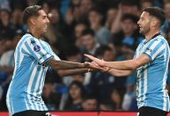 Racing goleia Athletico-PR e encara Corinthians na semi da Sul-Americana