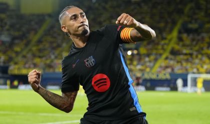 Raphinha marca duas vezes em goleada do Barcelona sobre o Villarreal