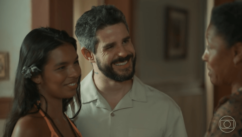Ritinha (Mell Muzzillo) e Eriberto (Pedro Neschling) ficaram juntos). • Reprodução/Globoplay