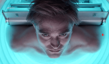 "Mickey 17": filme do diretor de "Parasita" com Robert Pattinson ganha trailer