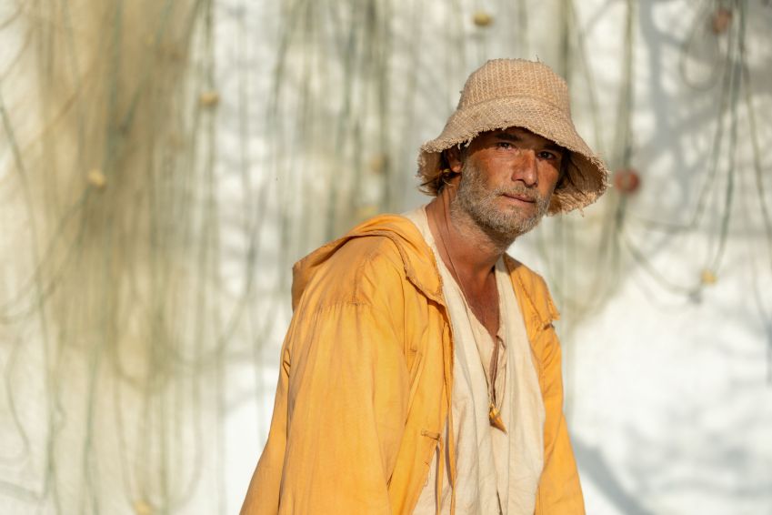 Rodrigo Santoro como Crisóstomo em "O Filho de Mil Homens" • Marcos Serra Lima/Netflix