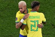 Rodrygo defende que Brasil jogue por Neymar e compara a Messi: "Uma honra"