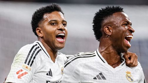 Rodrygo e Vinicius Jr. comemoram gol pelo Real Madrid sobre o Espanyol