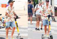 Após se apresentar no Rock in Rio, vocalista do OneRepublic passeia de patinete