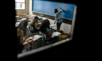 64,8% dos alunos saem do ensino médio sem aprender português adequadamente