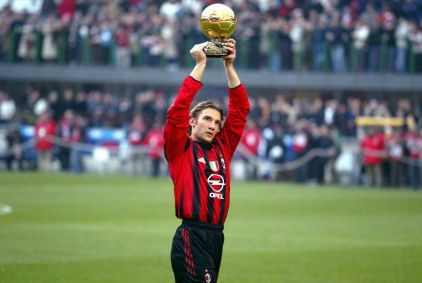 Schevchenko com o prêmio Bola de Ouro em 2004