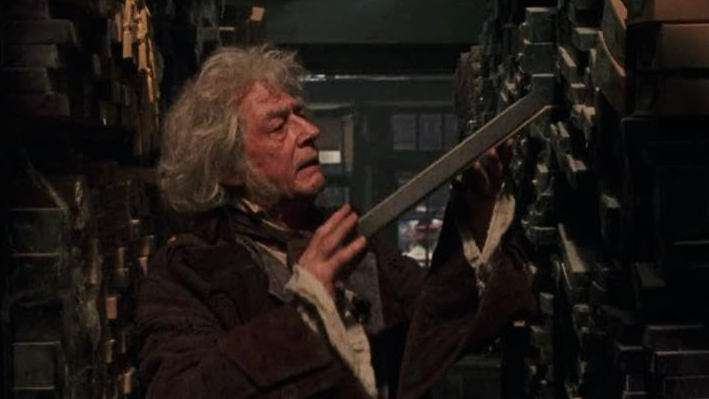 John Hurt como Sr. Olivaras em "Harry Potter" • Divulgação
