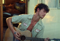 Prestes a vir ao Brasil, Shawn Mendes lança clipe de "Nobody Knows"; assista