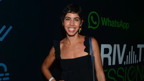 Bela Gil, tia de Flora Gil, foi ao show da cantora no Rio de Janeiro