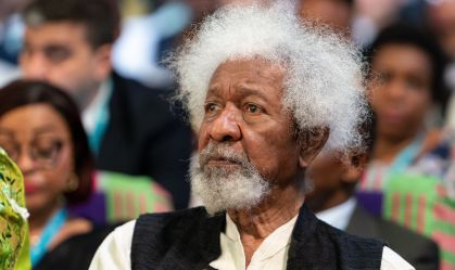 Wole Soyinka fala sobre filme feito a partir de suas memórias: "Me dói"