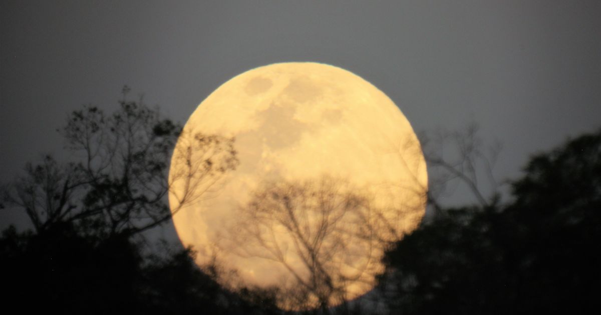 Céu de Andradas será iluminado pela segunda superlua de 2025 nesta quarta-feira