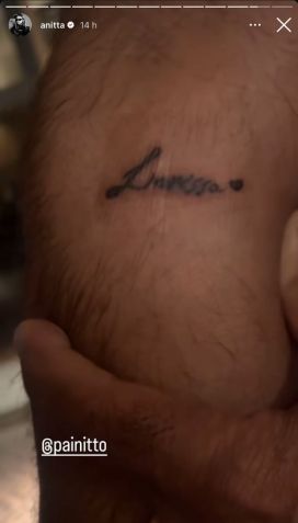 Anitta mostra nova tatuagem do pai feita em sua homenagem • Instagram/Anitta