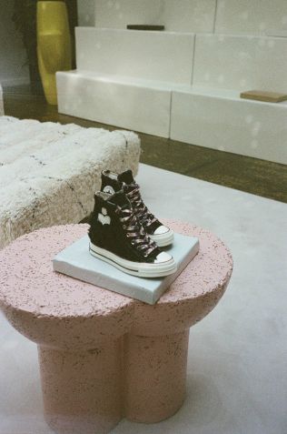 Converse resgata tênis de salto em parceria com Isabel Marant • Divulgação