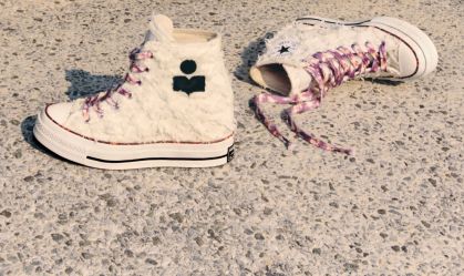 Converse resgata tênis de salto em parceria com Isabel Marant