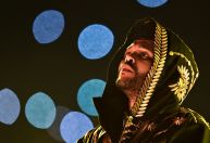 Com direito a dueto com Anitta, The Weeknd canta músicas novas em SP