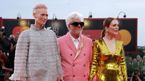 Tilda Swinton, Pedro Almodóvar e Julianne Moore no tapete vermelho do Festival de Veneza 2024