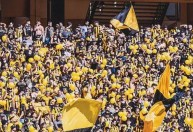 Peñarol faz alerta para a torcida sobre casos de racismo contra o Flamengo