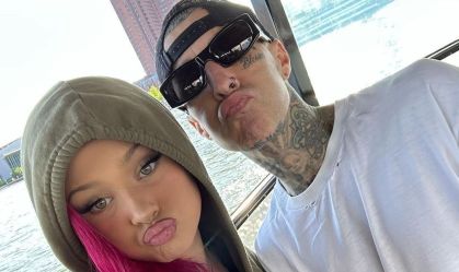 Filha de Travis Barker emociona web com vídeos do pai desejando boa noite; veja