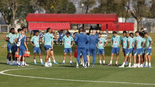 Dorival Jr. comandou treino no CT do Caju, em Curitiba, visando jogo contra o Equador