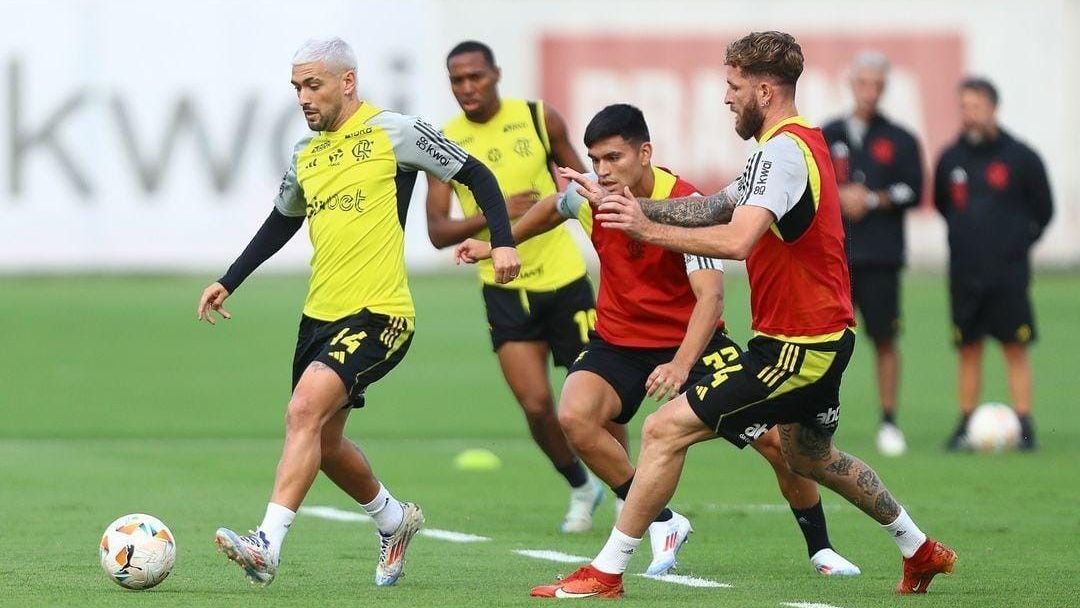 Jogadores do Flamengo em treino