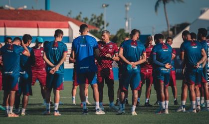 Fortaleza tenta vencer Athletico-PR para continuar na briga pelo título