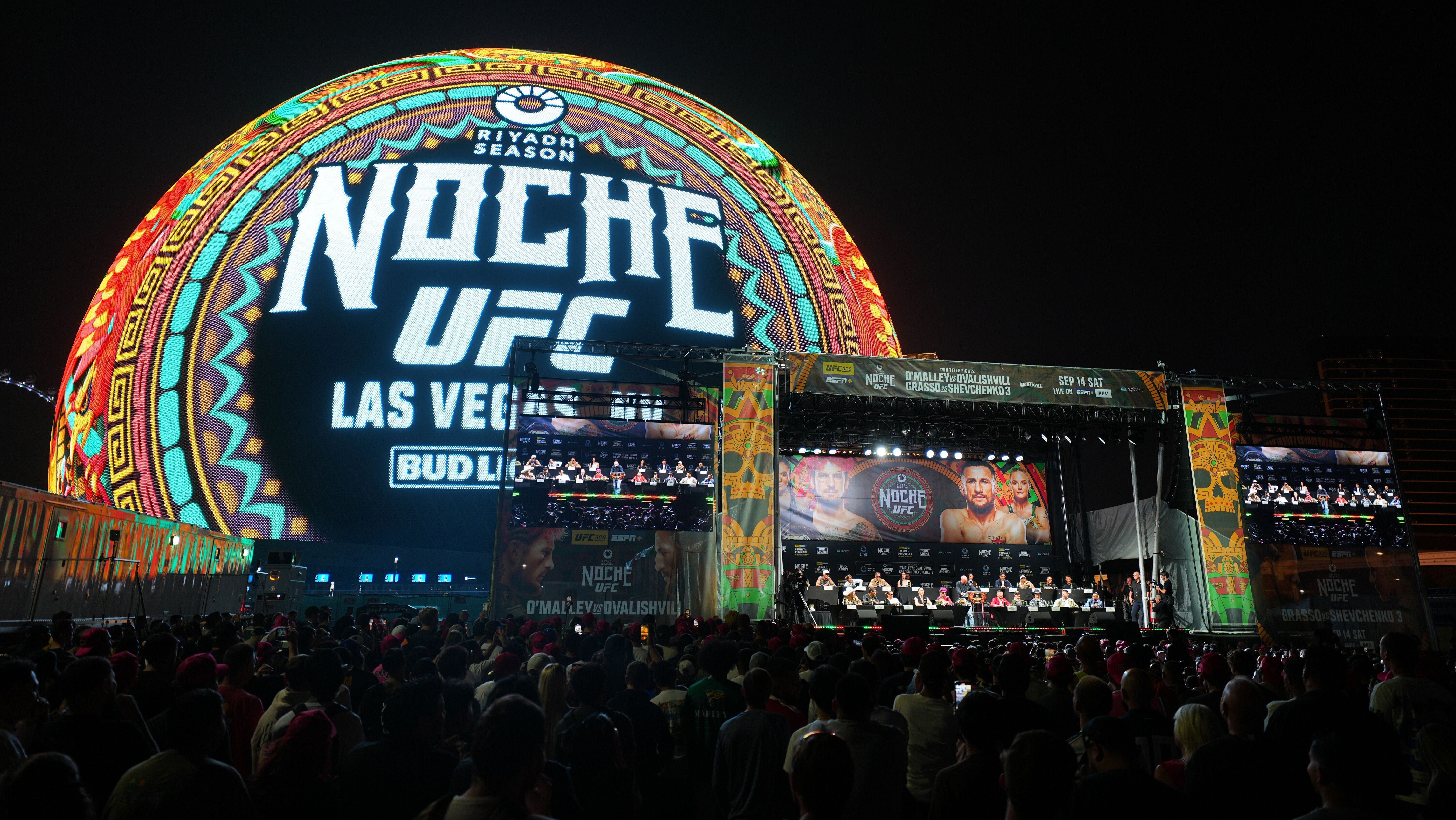Coletiva de imprensa do UFC em frente à Sphere, em Las Vegas
