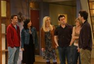 Lisa Kudrow revela que achou difícil ser amiga do elenco de "Friends"; entenda