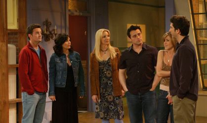 Lisa Kudrow revela que achou difícil ser amiga do elenco de "Friends"; entenda