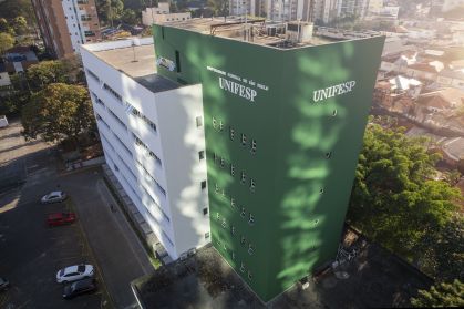 Uma foto aérea mostra o prédio da Unifesp em São Paulo