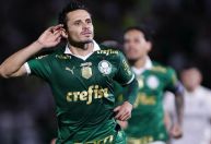 Empresário revela promessa do Palmeiras de vender Veiga após Mundial