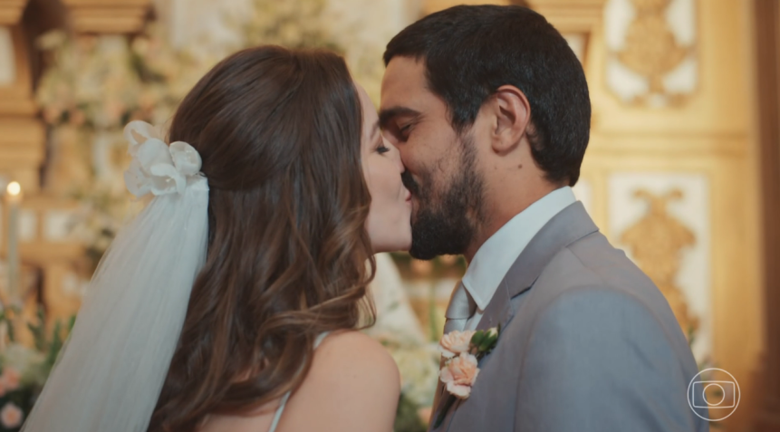 Vênus (Nathalia Dill) e Tom (Renato Góes) se casaram no final de "Família É Tudo". • Reprodução/Globoplay