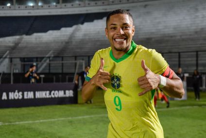 Vitor Roque marcou o gol que garantiu a vitória do Brasil