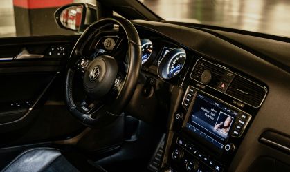 Volkswagen faz parceria com Google para assistente de IA automotivo