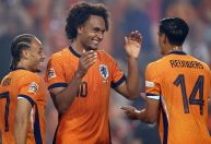 Perto do Corinthians, Depay vê Holanda golear Bósnia pela Nations League