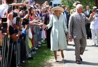 Rei Charles III e rainha Camila visitam igreja na Austrália