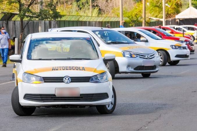 CNH sem autoescola: quem pode ser instrutor e como comprovar as aulas?