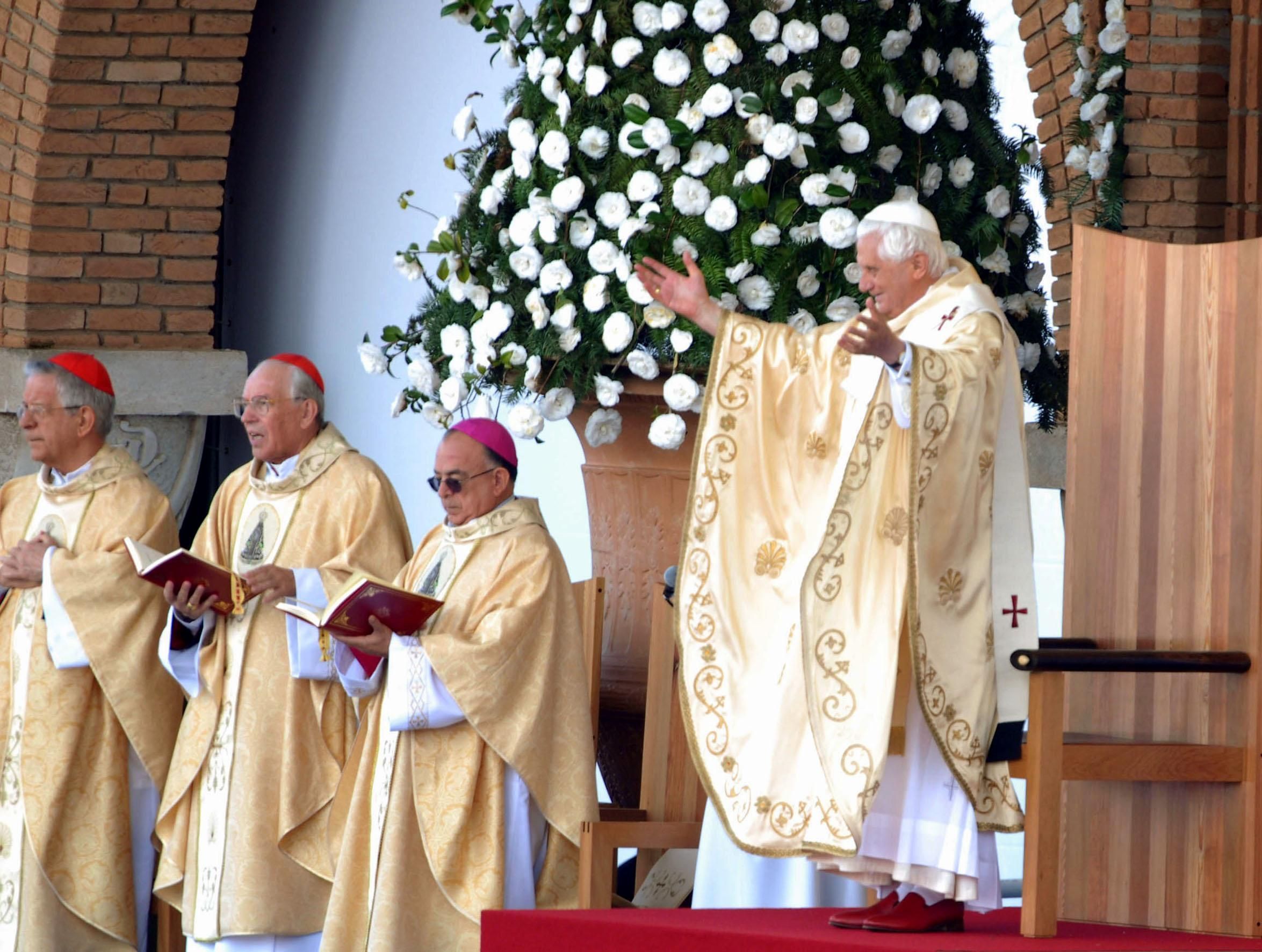 Papa Bento XVI celebra missa no Santuário Nacional, em Aparecida, interior de São Paulo • Valter Campanato/Agência Brasil