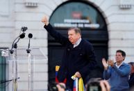Edmundo González diz que saída da Venezuela "é temporária"