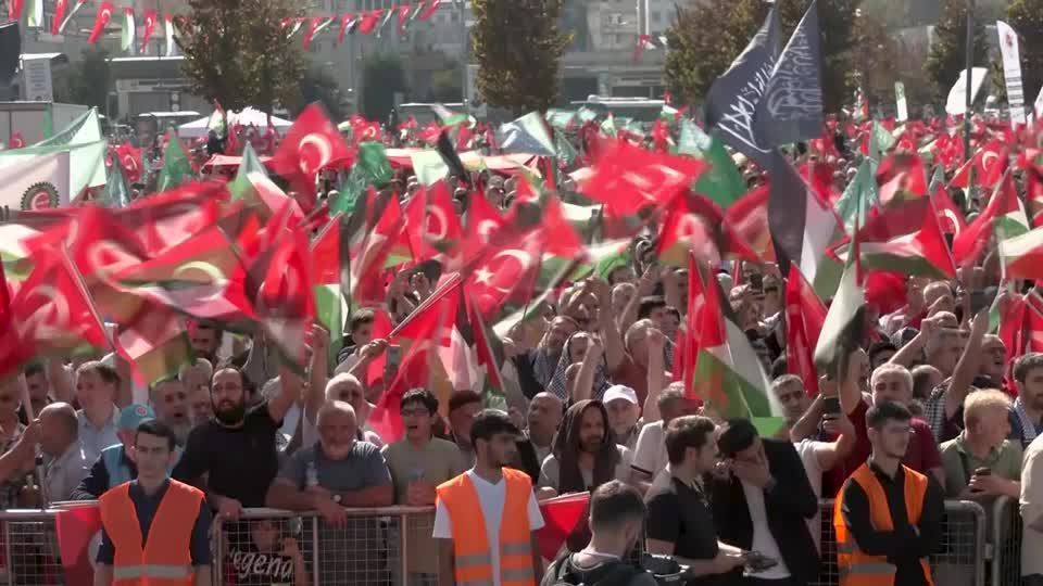 Thousands of Turks march in support of Palestinians to mark anniversary of Gaza war